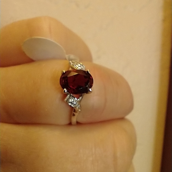 Genuine Garnet and Sterling Silver ring - Picture 9 of 10